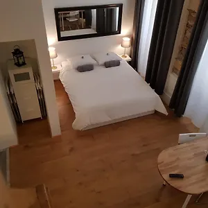 2* Alojamento de Acomodação e Pequeno-almoço Loge De L'opera